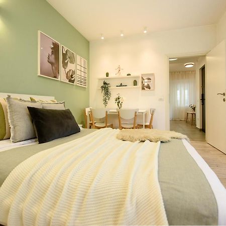 Spacious 1Br In The City Center - Amazing For Extended Stays Bucureşti Ngoại thất bức ảnh