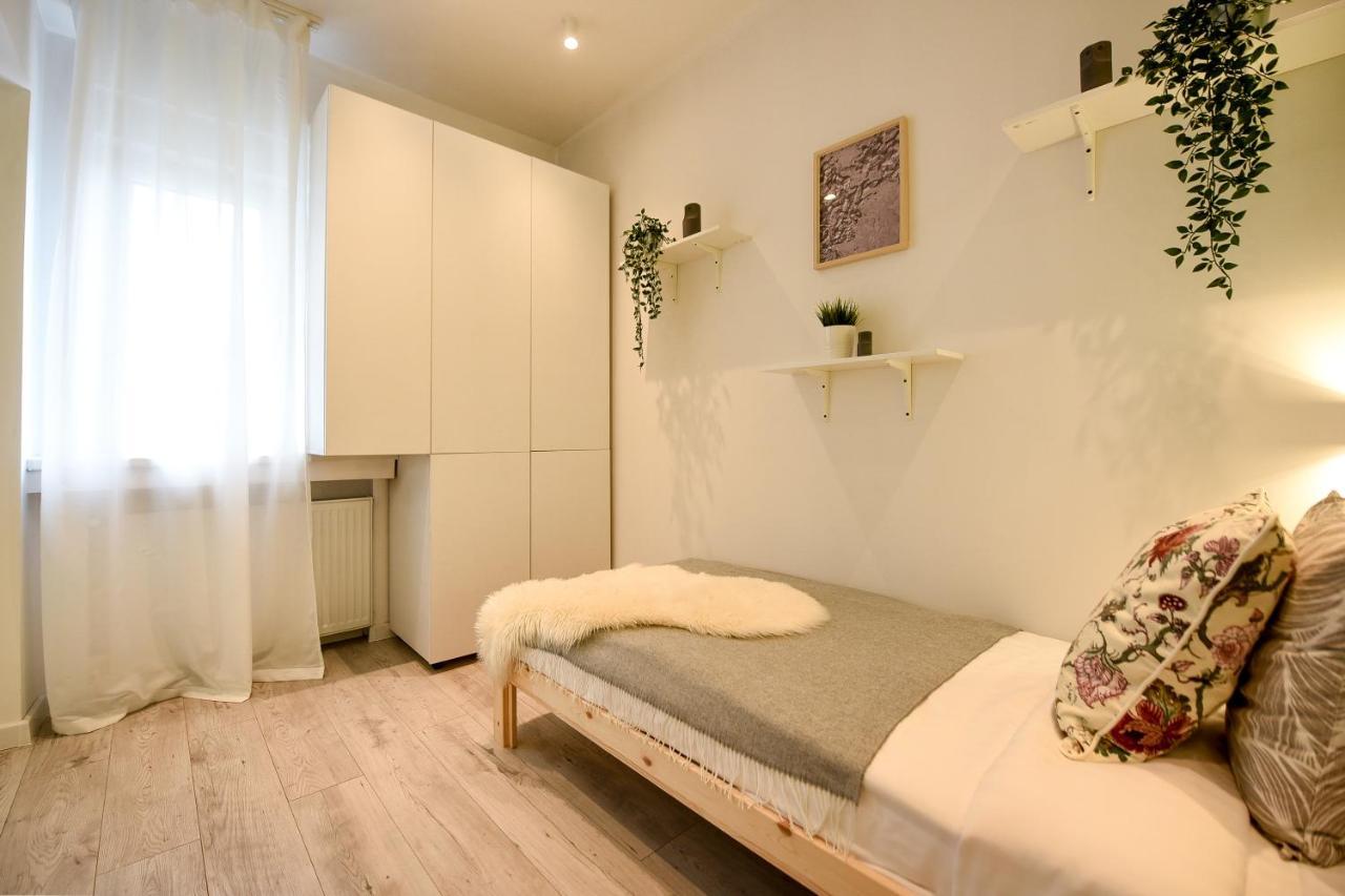Spacious 1Br In The City Center - Amazing For Extended Stays Bucureşti Ngoại thất bức ảnh