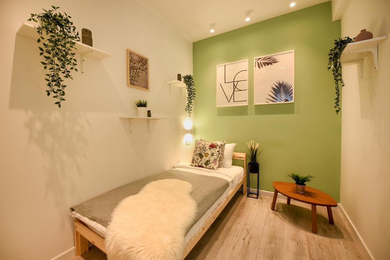 Spacious 1Br In The City Center - Amazing For Extended Stays Bucureşti Ngoại thất bức ảnh