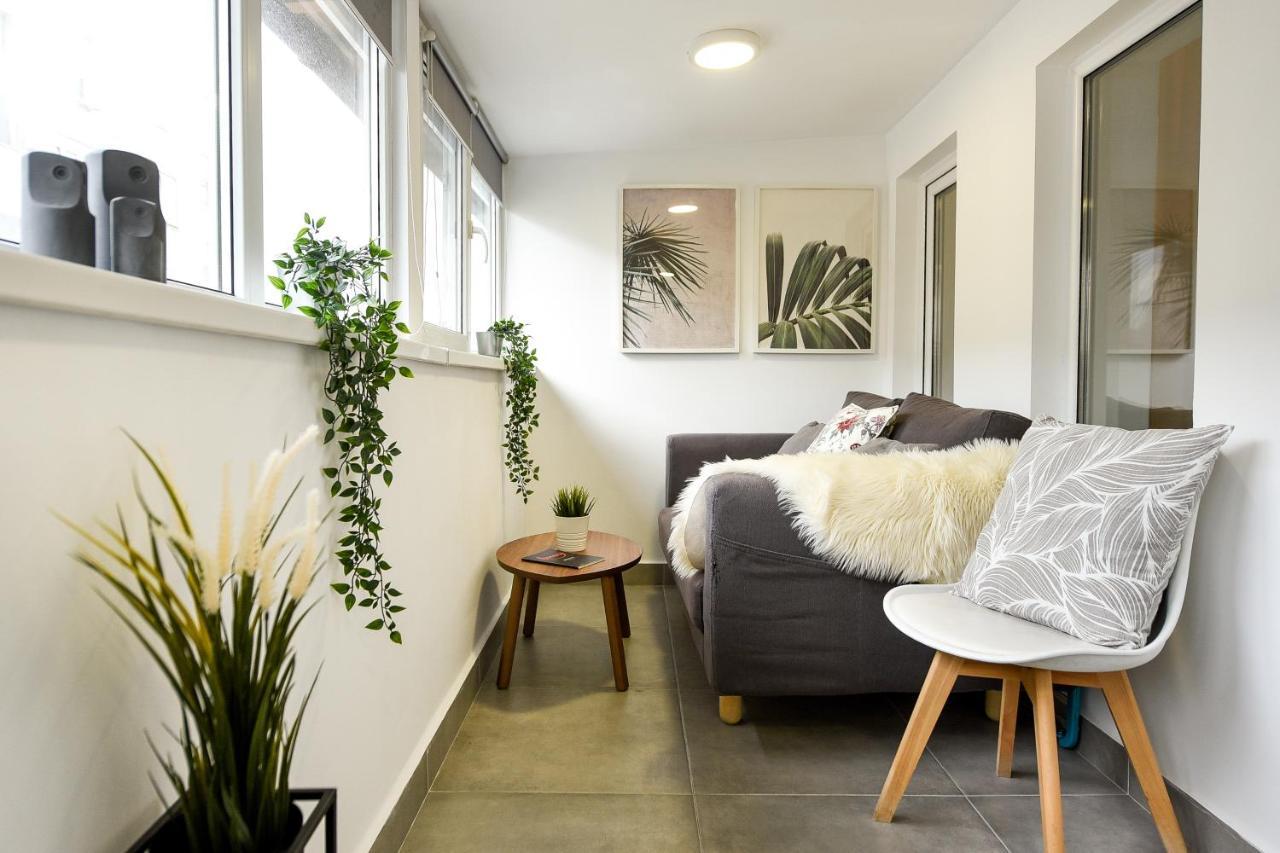 Spacious 1Br In The City Center - Amazing For Extended Stays Bucureşti Ngoại thất bức ảnh