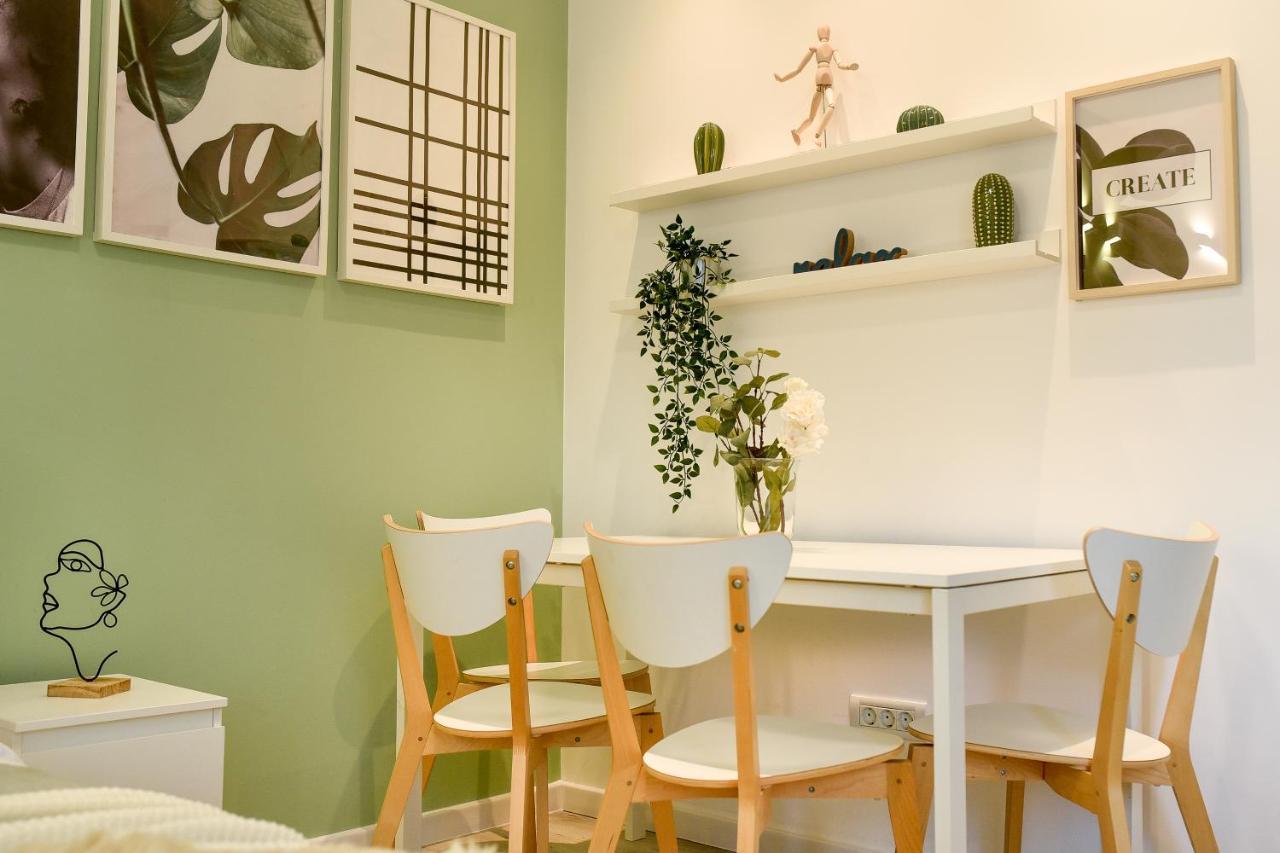 Spacious 1Br In The City Center - Amazing For Extended Stays Bucureşti Ngoại thất bức ảnh