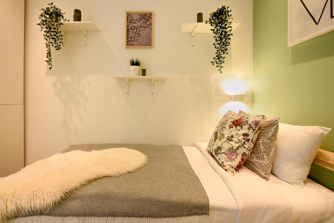 Spacious 1Br In The City Center - Amazing For Extended Stays Bucureşti Ngoại thất bức ảnh